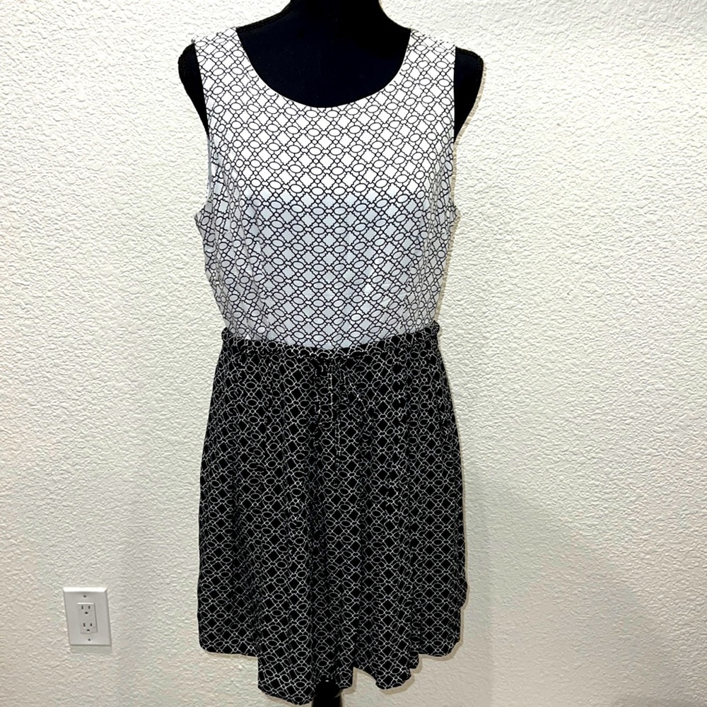 Classy Black and white pattern dress